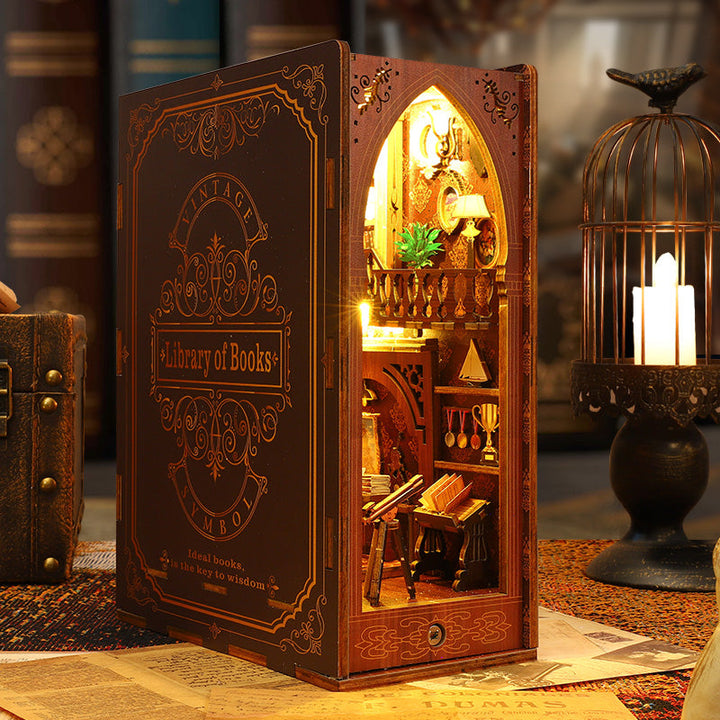 Rokrgeek-Bibliothek mit Büchern – DIY-Bücherecke