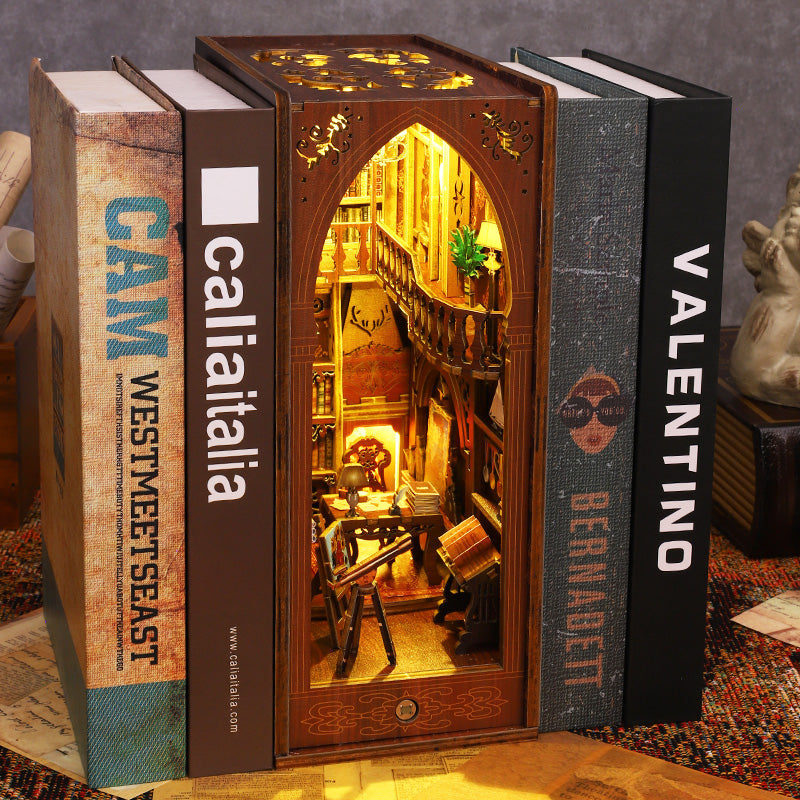 Rokrgeek-Bibliothek mit Büchern – DIY-Bücherecke