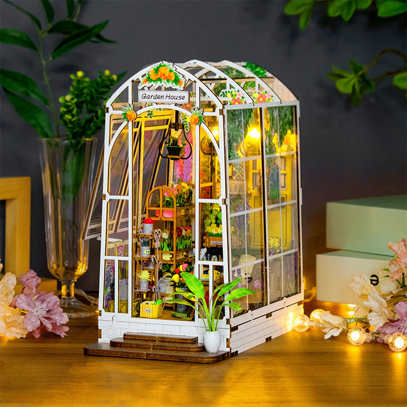 Rokrgeek Garden Villa Book Nook