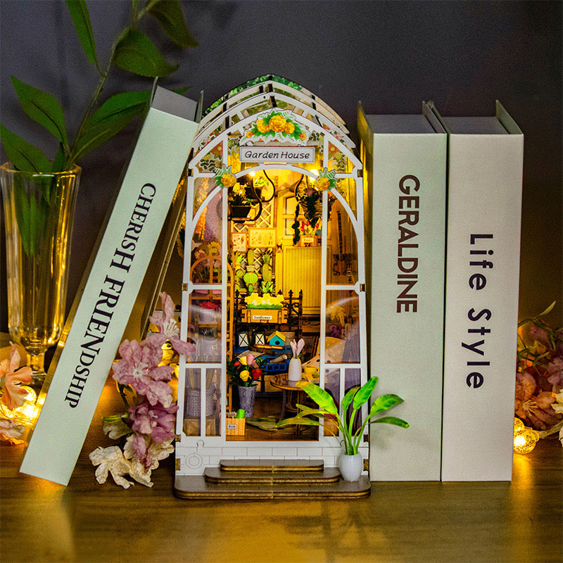 Rokrgeek Garden Villa Book Nook