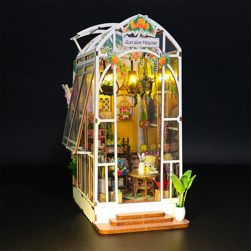 Rokrgeek Garden Villa Book Nook