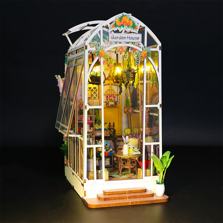 Rokrgeek Garden Villa Book Nook