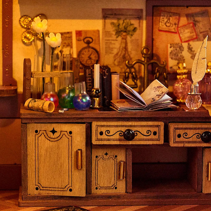 Rokrgeek Magic Merchant’s Traveling Wagon Miniature House