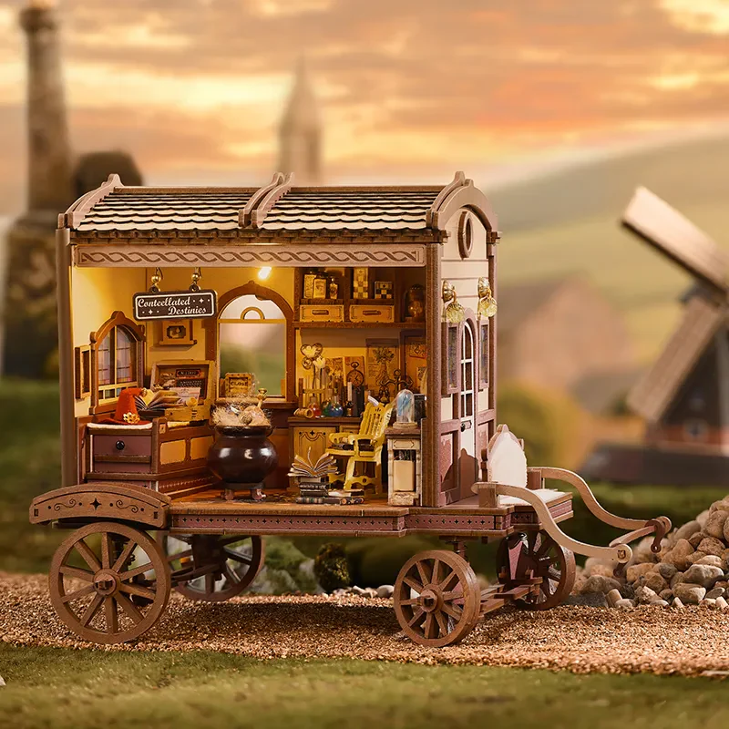 Magic Merchant’s Traveling Wagon Miniature House – Rokrgeek