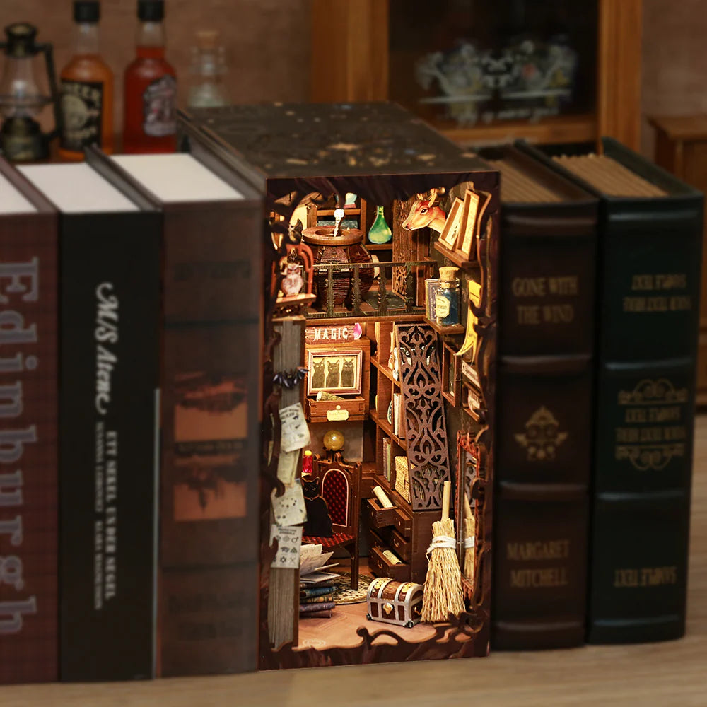 ROKRGEEK Magic Book House DIY Book Nook